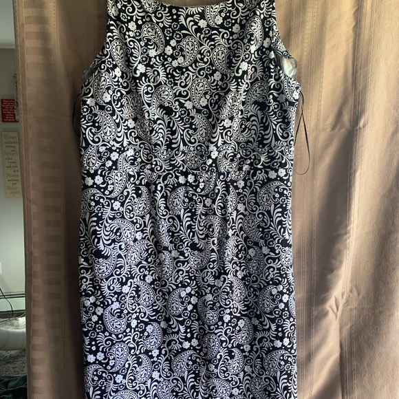 Plus size Sleeveless Dress - Picture 4 of 4